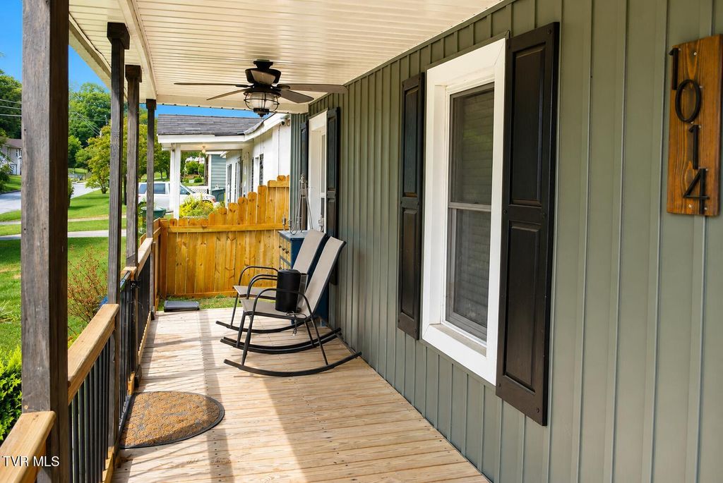 Photo of 1014 Bluefield Avenue, Elizabethton, TN 37643 (MLS # 9995318)