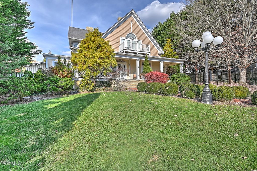 Photo of 529 Taylor Street, Bristol, TN 37620 (MLS # 9988112)