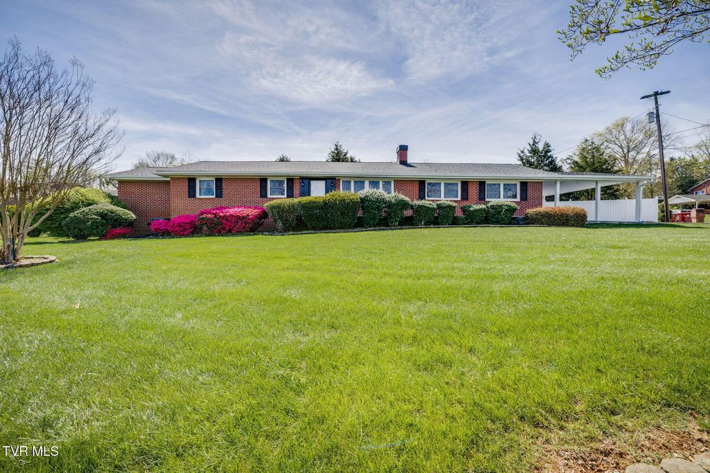 Photo of 1500 Woodmont Drive, Johnson City, TN 37601 (MLS # 9993521)