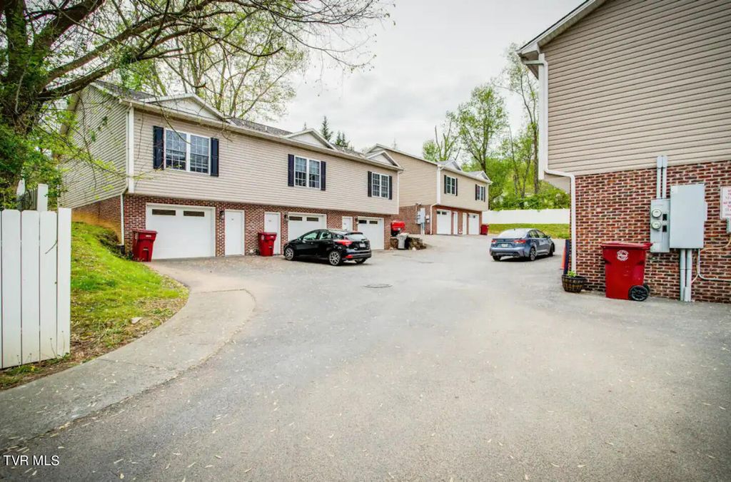 Photo of 169 Grand Avenue #301, Johnson City, TN 37601 (MLS # 9985699)