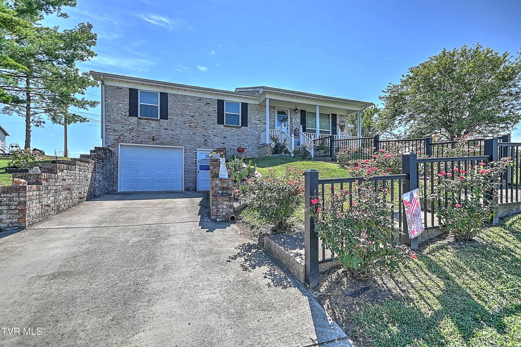 Photo of 95 Britton Avenue, Greeneville, TN 37743 (MLS # 9987246)