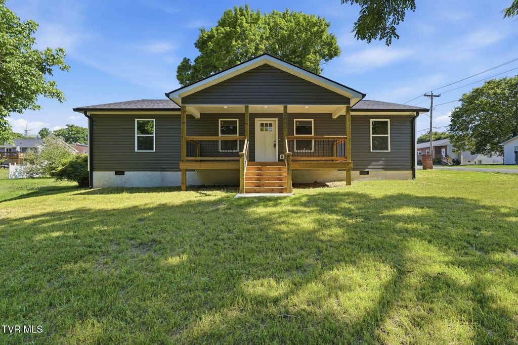 Photo of 2000 Charlotte Street, Kingsport, TN 37660 (MLS # 9995521)