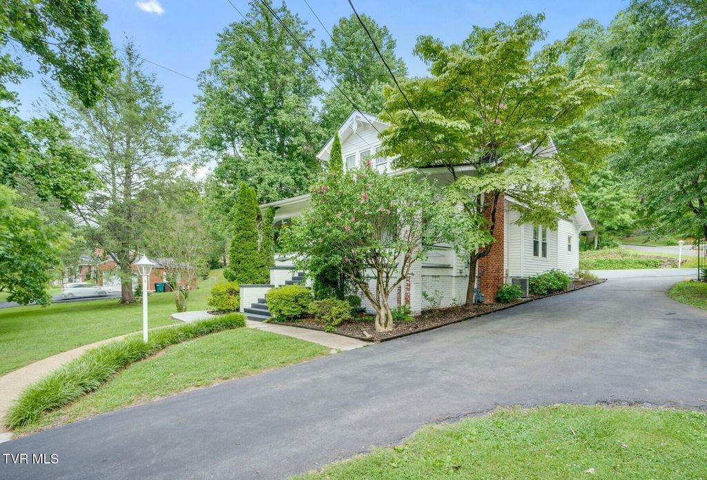 Photo of 808 Holly Avenue, Erwin, TN 37650 (MLS # 9996994)