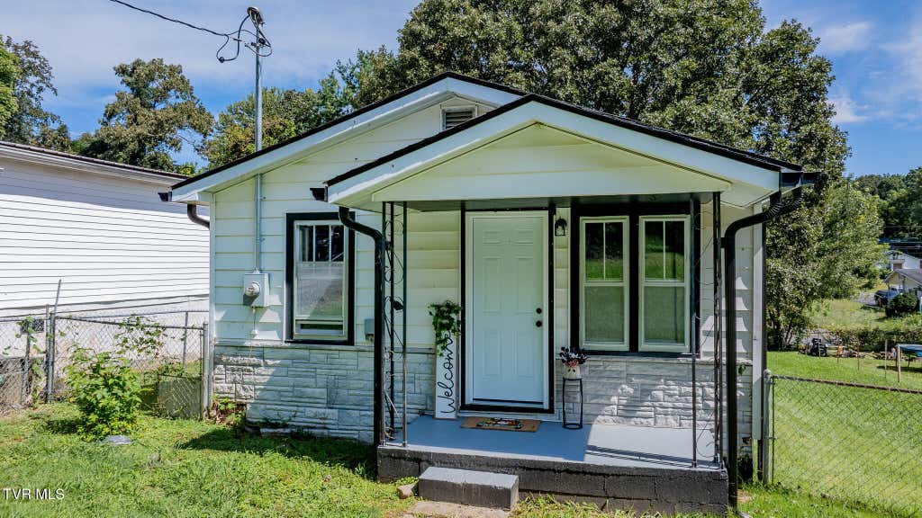 Photo of 2616 Park Avenue, Johnson City, TN 37601 (MLS # 9999894)