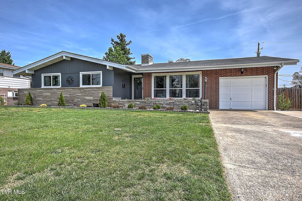 Photo of 2108 Swannanoa Avenue, Kingsport, TN 37664 (MLS # 9993610)