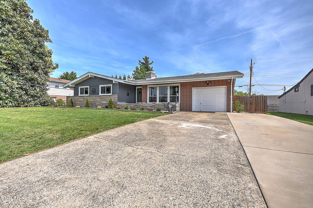 Photo of 2108 Swannanoa Avenue, Kingsport, TN 37664 (MLS # 9993610)