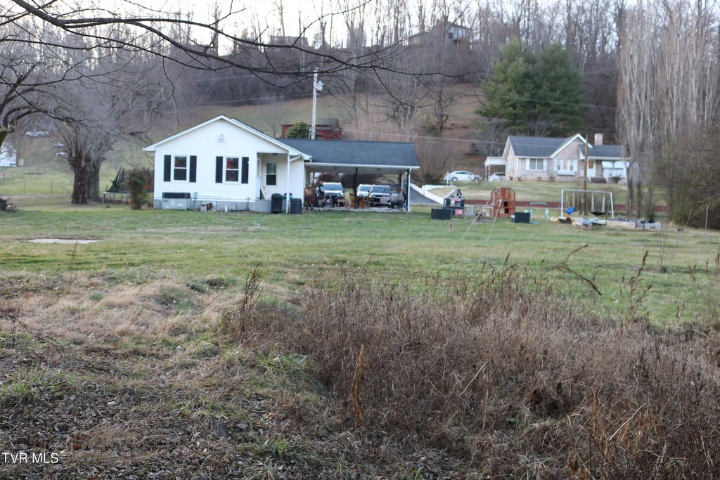 Photo of 2307 Stafford Lane, Elizabethton, TN 37643 (MLS # 9989874)