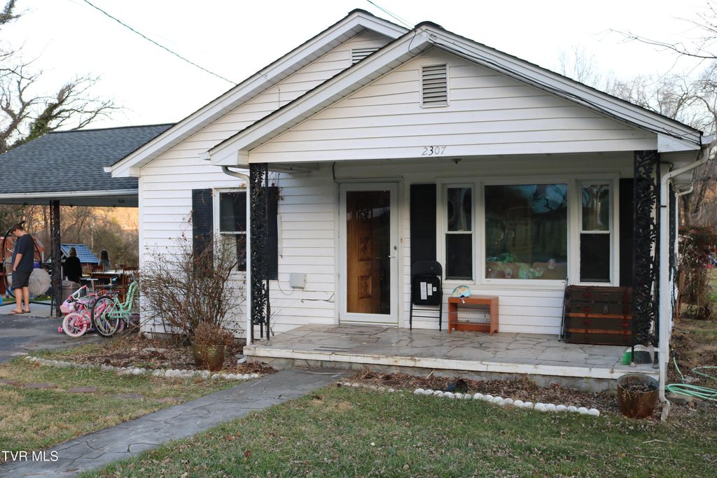 Photo of 2307 Stafford Lane, Elizabethton, TN 37643 (MLS # 9989874)