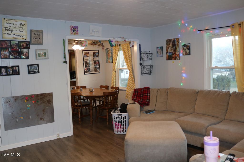 Photo of 2307 Stafford Lane, Elizabethton, TN 37643 (MLS # 9989874)