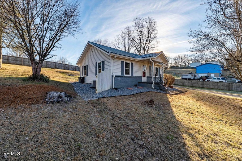 Photo of 172 Hopper Road, Johnson City, TN 37601 (MLS # 9991104)