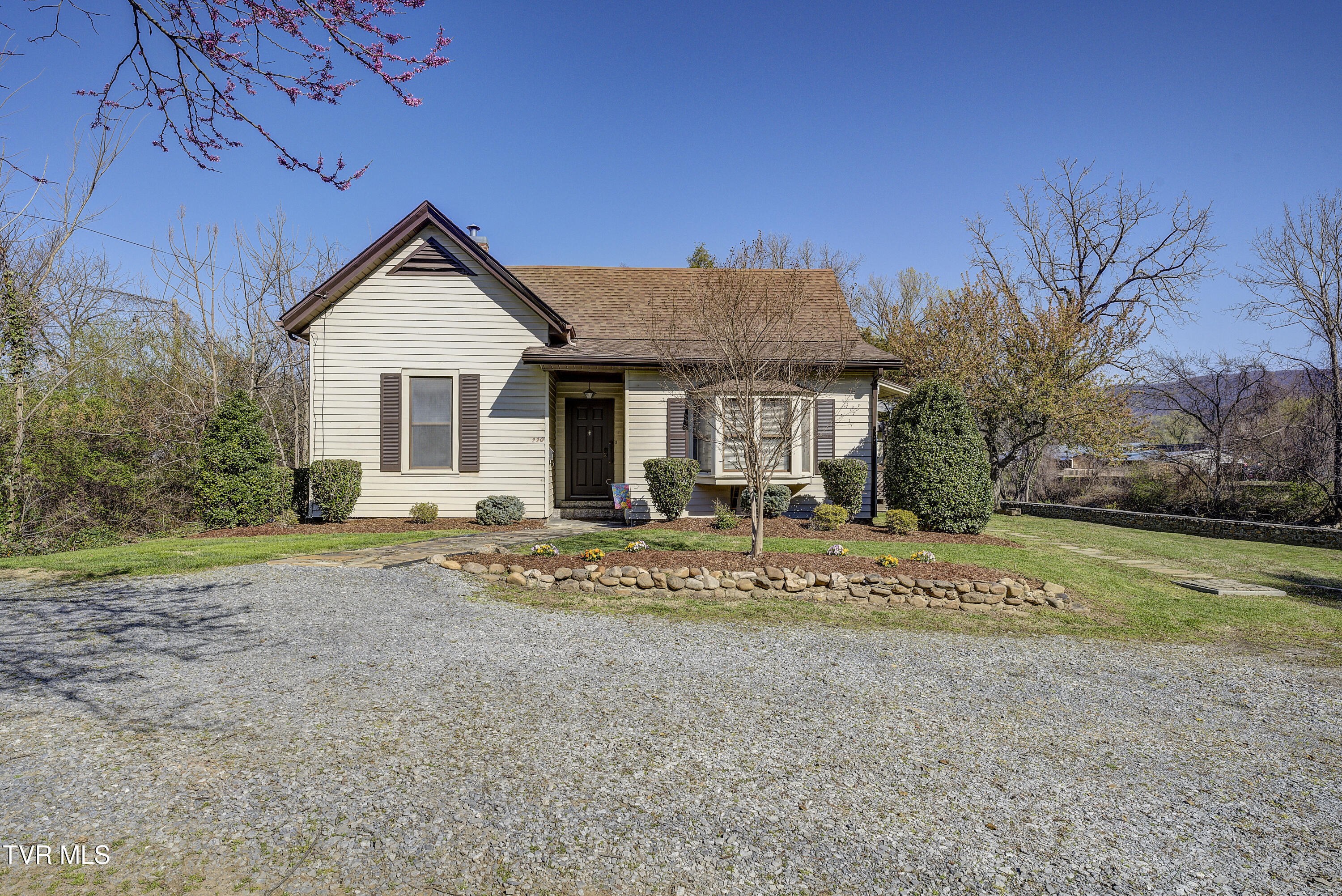 220 Riverside Drive, Elizabethton, Tennessee image 3