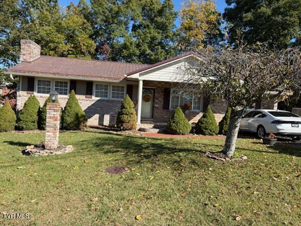 Photo of 3300 Grandview Drive, Kingsport, TN 37660 (MLS # 9987060)