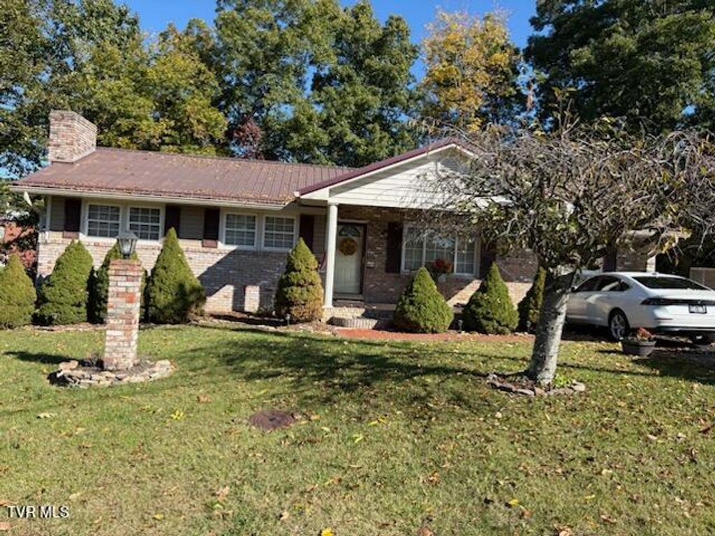 Photo of 3300 Grandview Drive, Kingsport, TN 37660 (MLS # 9987060)