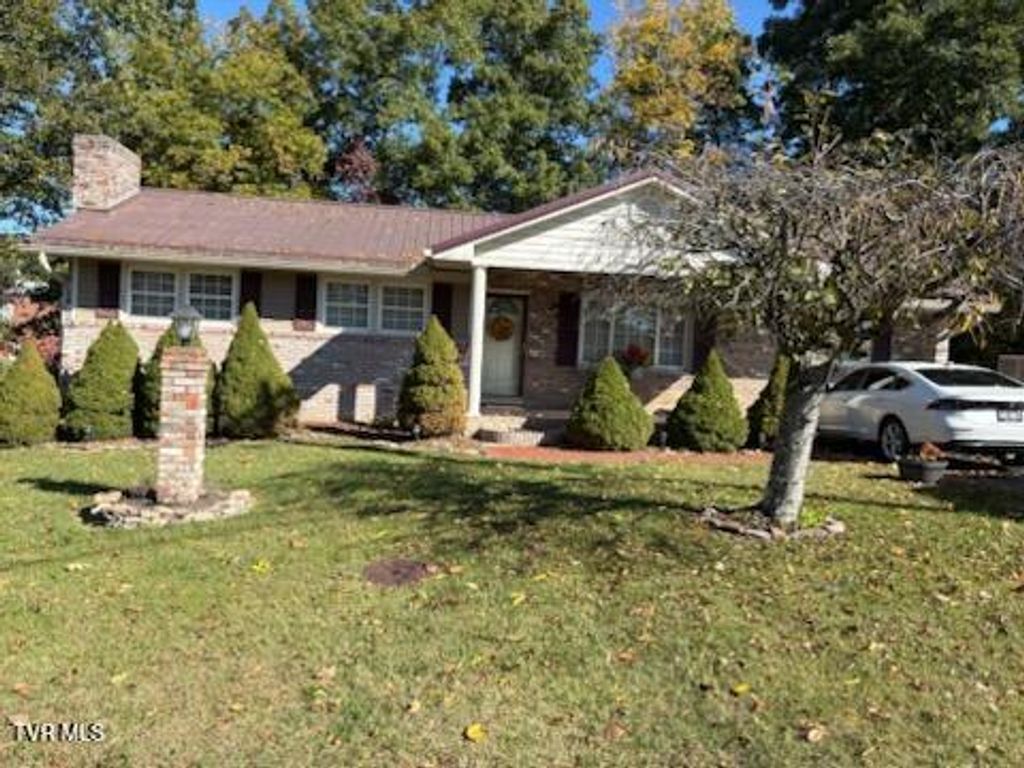 Photo of 3300 Grandview Drive, Kingsport, TN 37660 (MLS # 9987060)