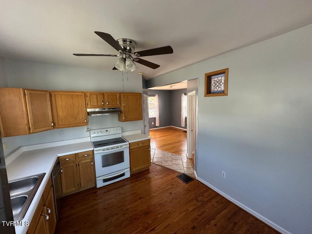 Photo of 1901 Anderson Street, Bristol, TN 37620 (MLS # 9987533)