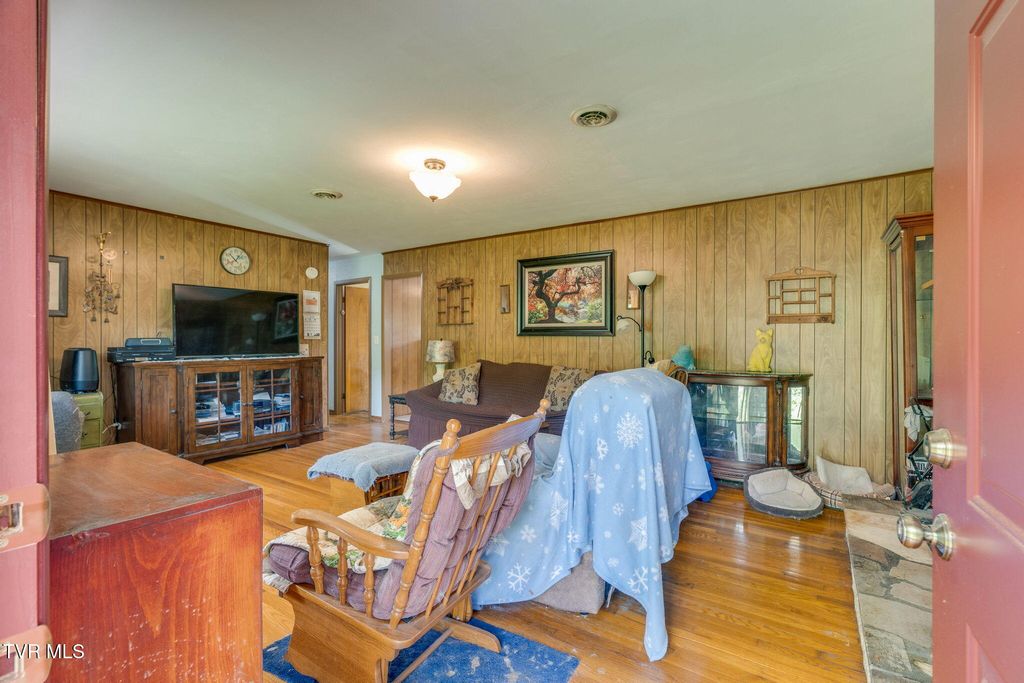 Photo of 397 Buncombe Road, Blountville, TN 37617 (MLS # 9995056)