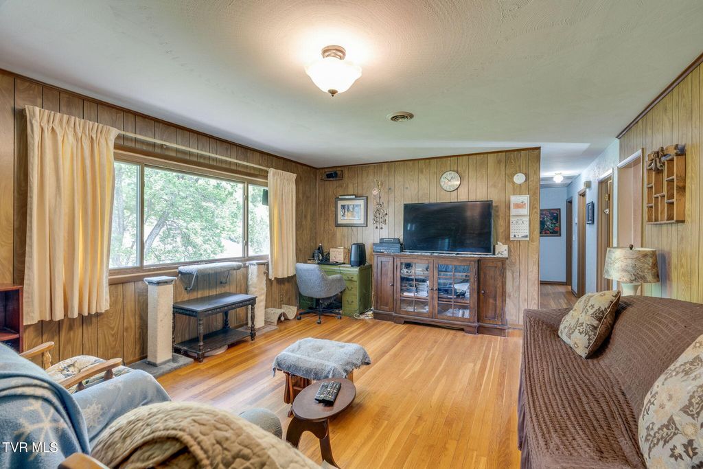 Photo of 397 Buncombe Road, Blountville, TN 37617 (MLS # 9995056)