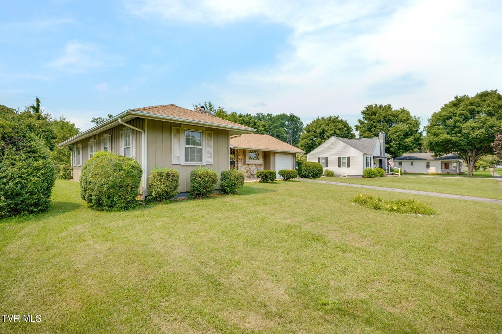 Photo of 711 Unaka Avenue, Johnson City, TN 37601 (MLS # 9998789)