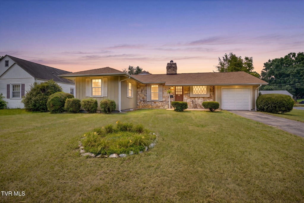 Photo of 711 Unaka Avenue, Johnson City, TN 37601 (MLS # 9998789)