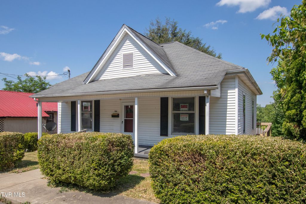 Photo of 708 Portsmouth Avenue, Bristol, VA 24201 (MLS # 9995910)