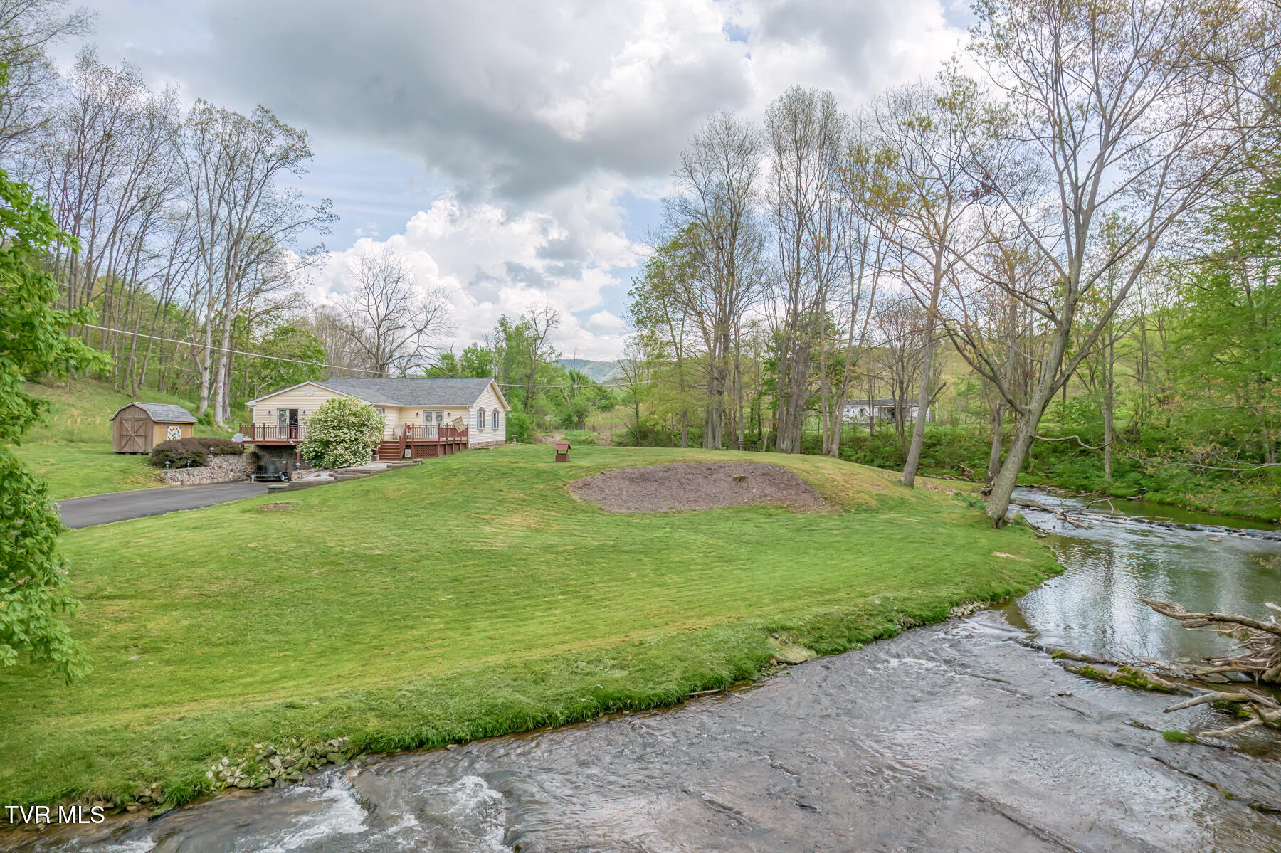112 Conns Drive, Tazewell, Virginia image 1
