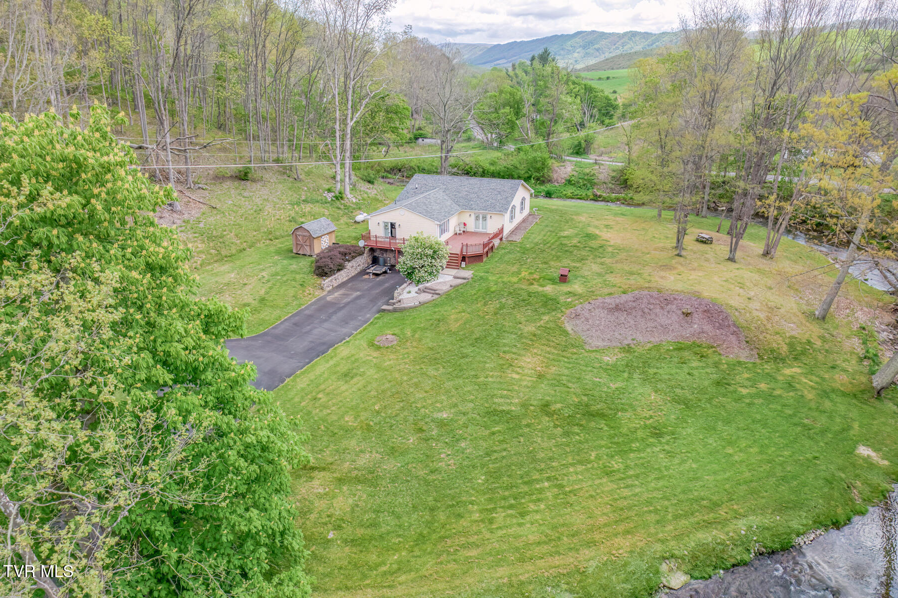 112 Conns Drive, Tazewell, Virginia image 2