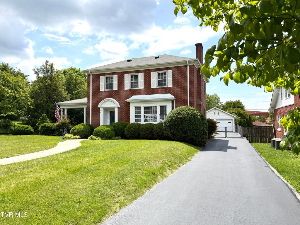 Photo of 612 Lawrence Avenue, Bristol, VA 24201 (MLS # 9995533)