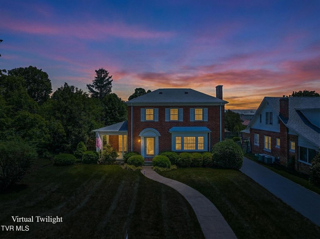 Photo of 612 Lawrence Avenue, Bristol, VA 24201 (MLS # 9995533)