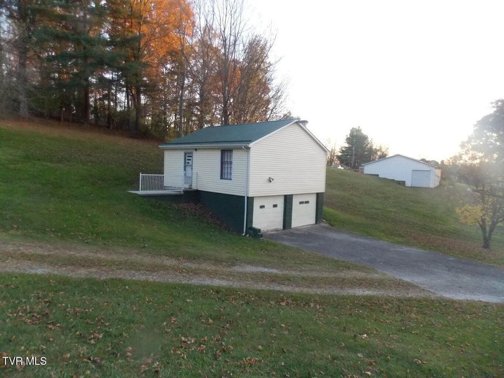 Photo of 13174 Topeka Drive, Bristol, VA 24202 (MLS # 9995941)