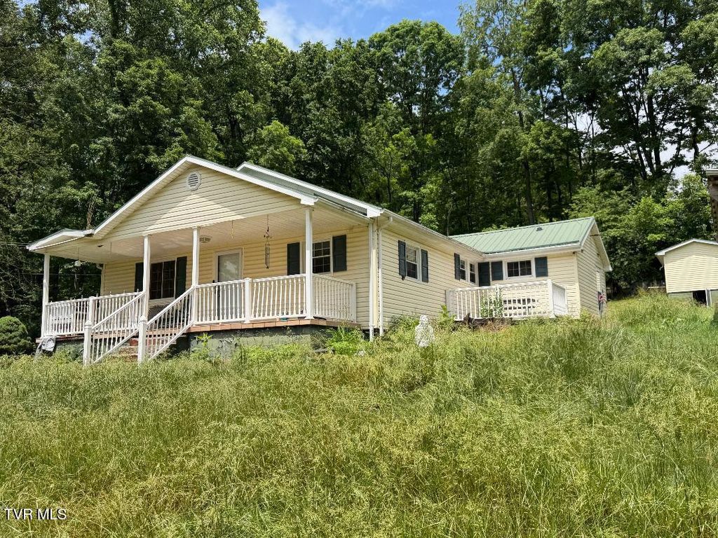Photo of 13174 Topeka Drive, Bristol, VA 24202 (MLS # 9995941)