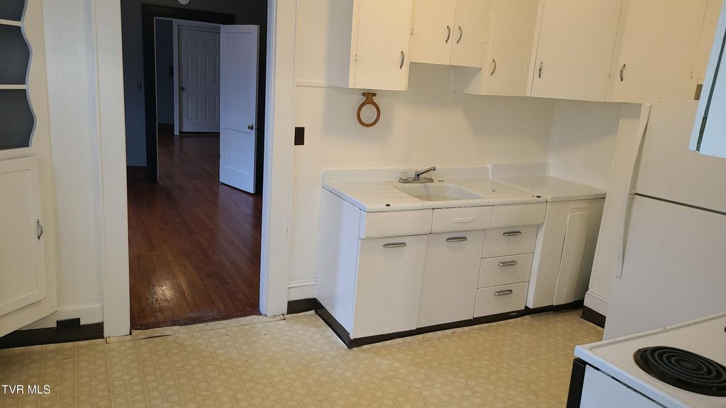 Photo of 203 Delaware Street #B, Johnson City, TN 37604 (MLS # 9991933)