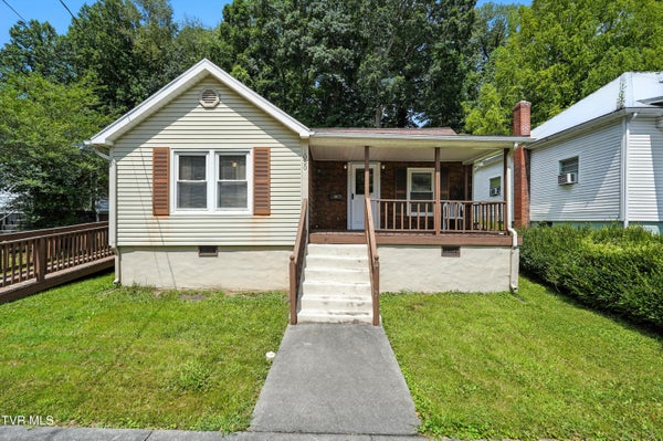 1050 SPRUCE AVE NW, NORTON, VA 24273 - Image c6b1a083187d544c2ec2a2dc6b3ccbc9/3501225775