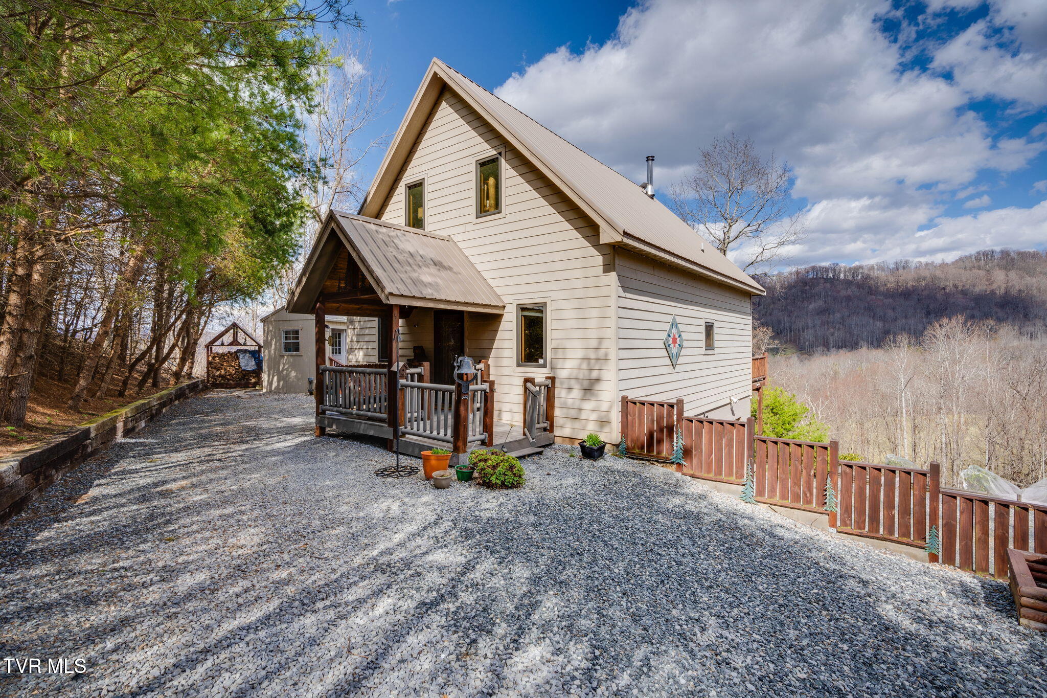 408 Eagle Ridge Road, Roan Mountain, Tennessee image 1