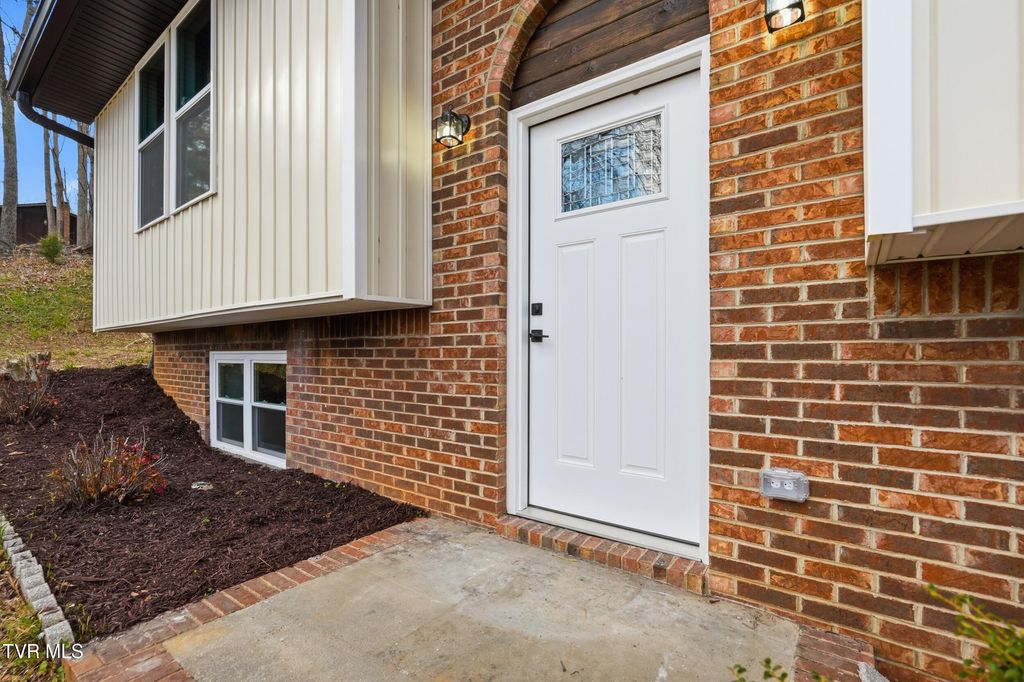 Photo of 3740 Thorngrove Drive, Kingsport, TN 37660 (MLS # 9992963)