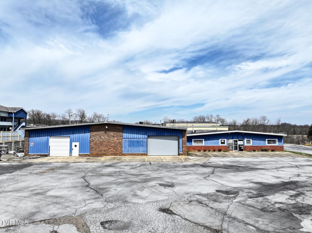 Photo of 965 Andrew Johnson Highway, Greeneville, TN 37745 (MLS # 9992699)
