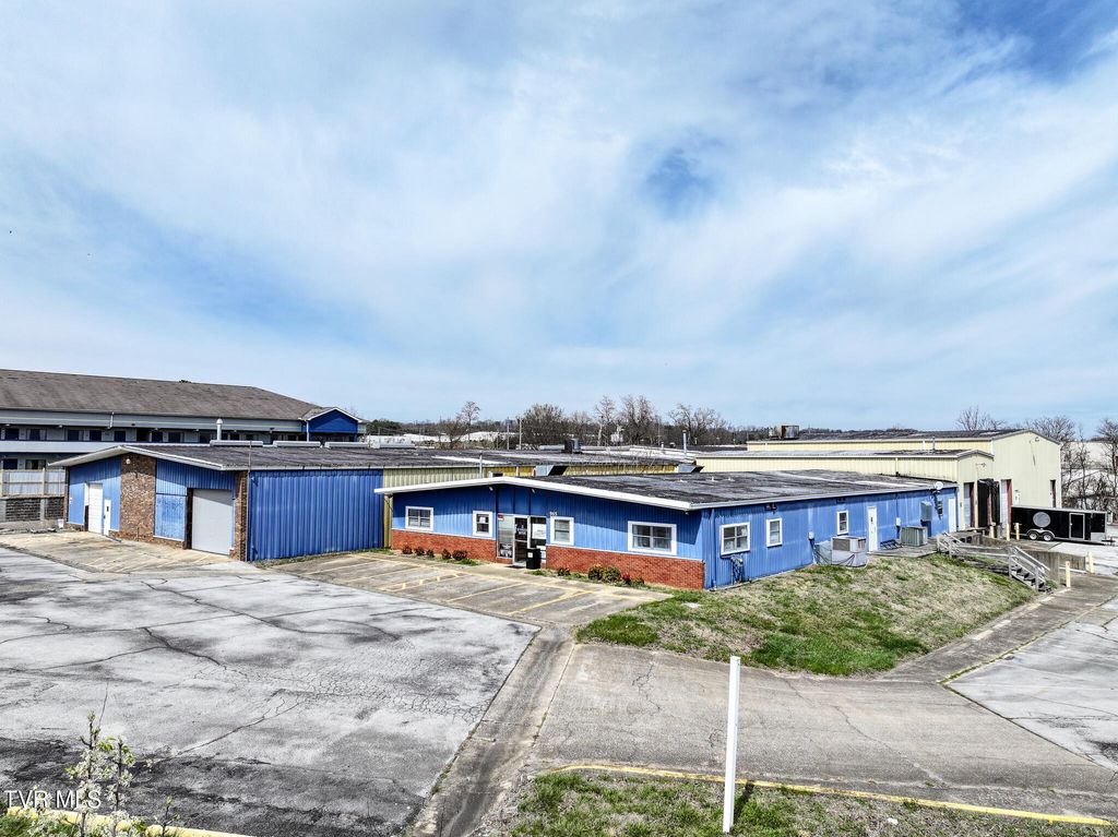 Photo of 965 Andrew Johnson Highway, Greeneville, TN 37745 (MLS # 9992699)