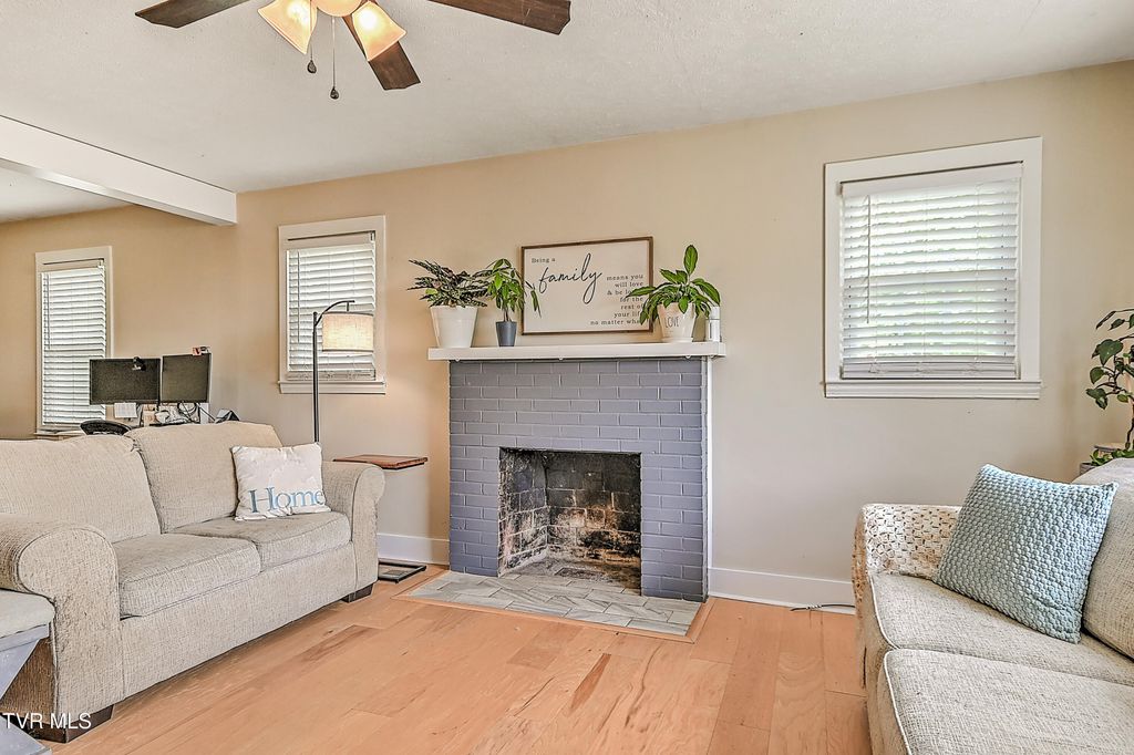 Photo of 189 Mullins Street, Kingsport, TN 37665 (MLS # 9995287)