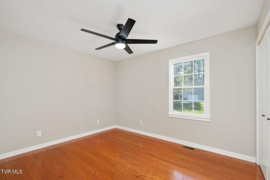 Photo of 140 Tracy Street, Bristol, VA 24201 (MLS # 9988747)