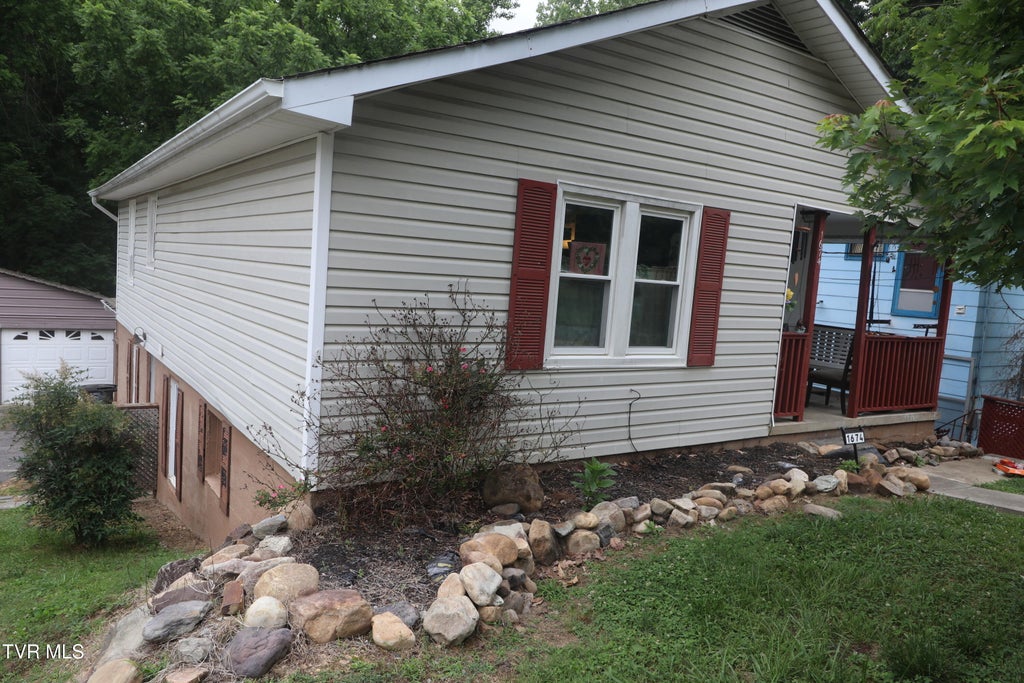 Photo of 1672 Houston Ave Avenue, Kingsport, TN 37664 (MLS # 9997908)