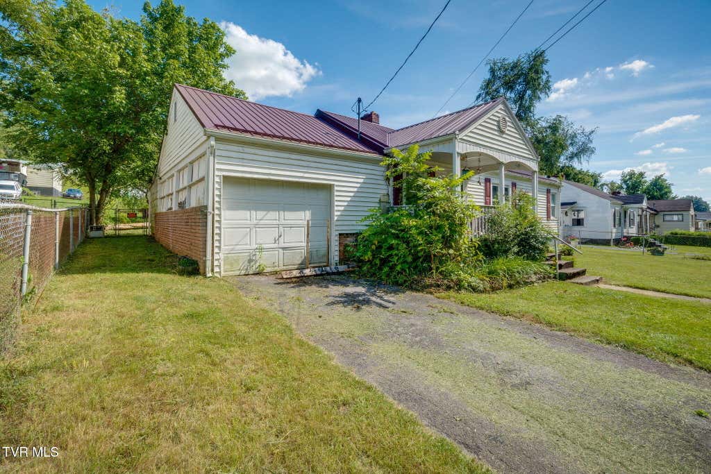 Photo of 2518 Shelby Street, Bristol, TN 37620 (MLS # 9999067)