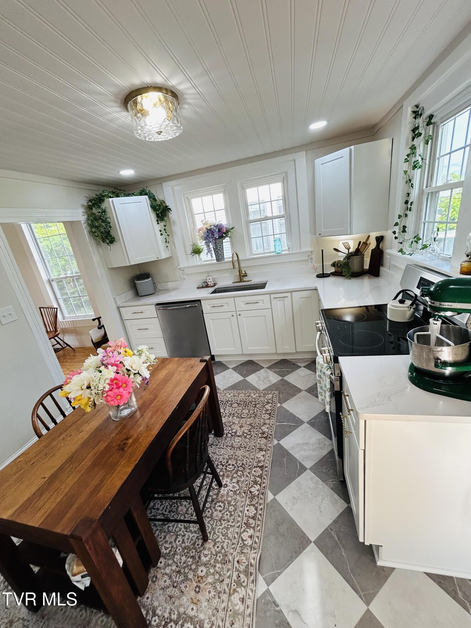 407 Irish Street, Greeneville, Tennessee image 30