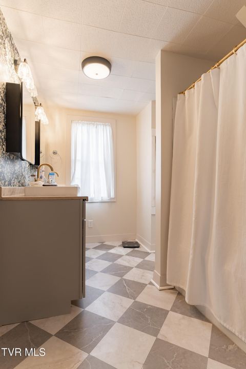 Tiny photo for 407 Irish Street, Greeneville, TN 37743 (MLS # 9980065)