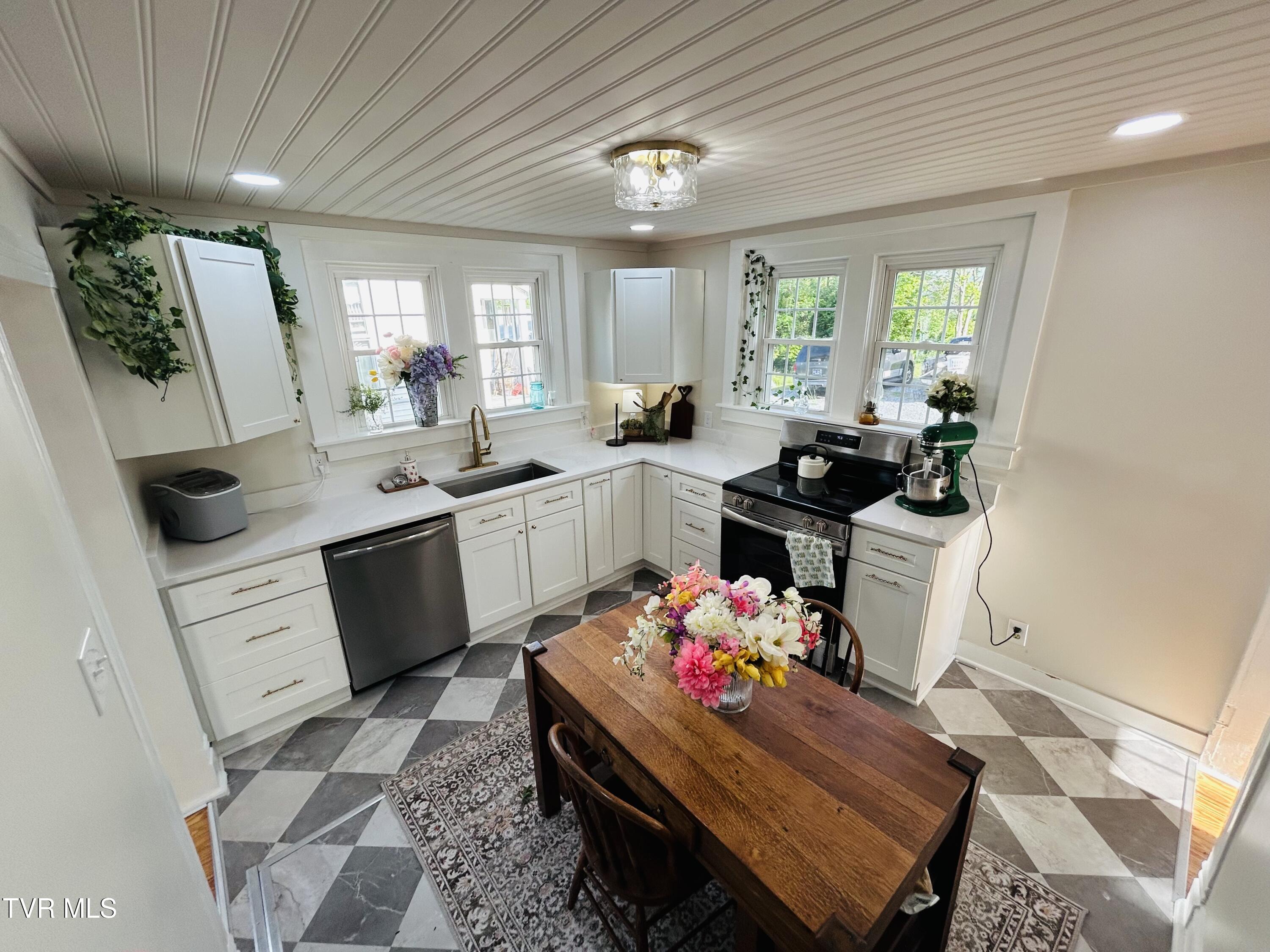 407 Irish Street, Greeneville, Tennessee image 31