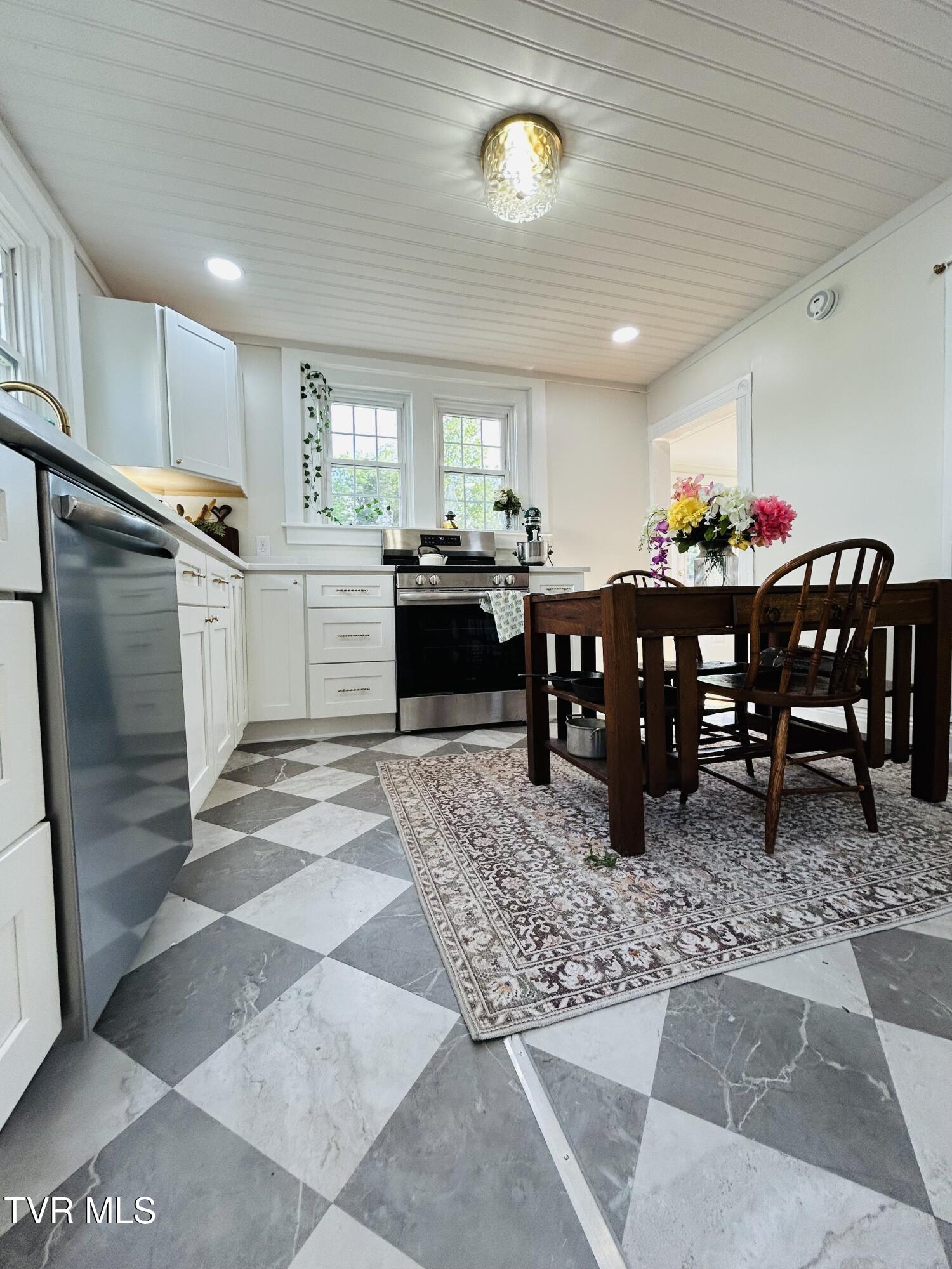 407 Irish Street, Greeneville, Tennessee image 32