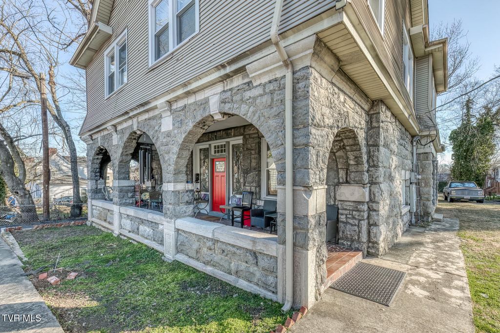 Photo of 311 12th Street, Bristol, TN 37620 (MLS # 9992073)