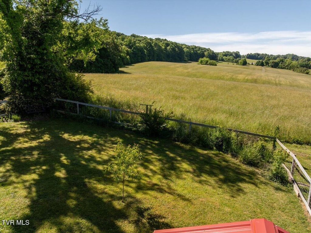 Photo of 139 Valley Pl Drive, Johnson City, TN 37615 (MLS # 9995372)