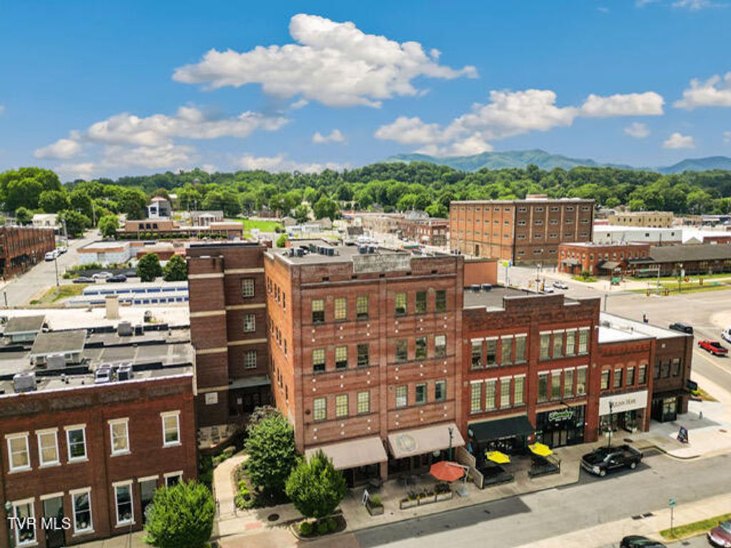 Photo of 116 Tipton Street #Apt 406, Johnson City, TN 37604 (MLS # 9993626)