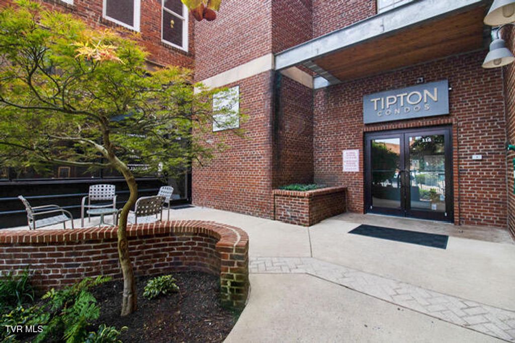 Photo of 116 Tipton Street #Apt 406, Johnson City, TN 37604 (MLS # 9993626)