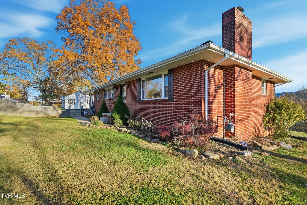 Photo of 432 Dogwood Street, Mount Carmel, TN 37645 (MLS # 9988067)