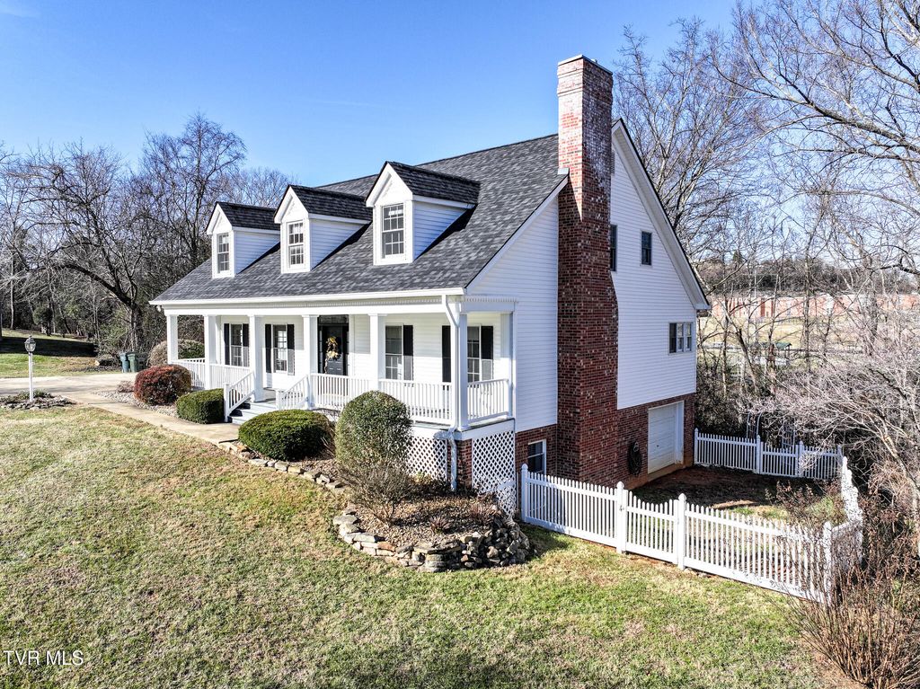 Photo of 104 Magnolia Drive, Greeneville, TN 37743 (MLS # 9989625)